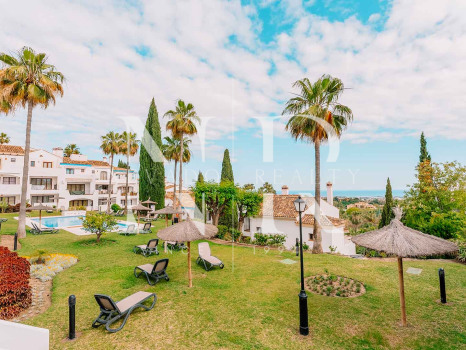Maison mitoyenne à vendre dans le lotissement El Alto avec vue panoramique sur la mer