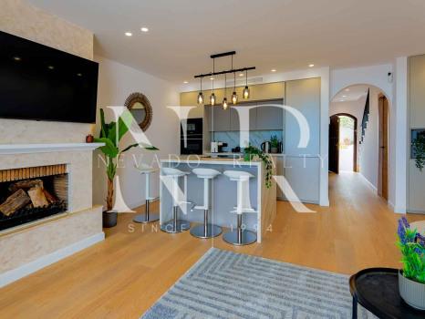 Maison mitoyenne à vendre dans le lotissement El Alto avec vue panoramique sur la mer