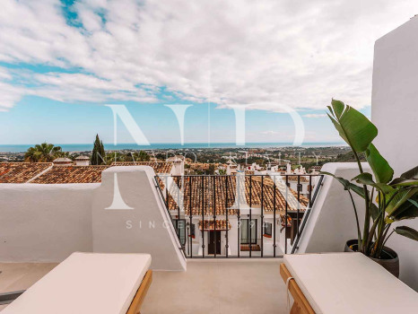 Maison mitoyenne à vendre dans le lotissement El Alto avec vue panoramique sur la mer