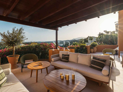 Appartement à vendre dans le lotissement Les Belvederes avec vue panoramique sur la mer