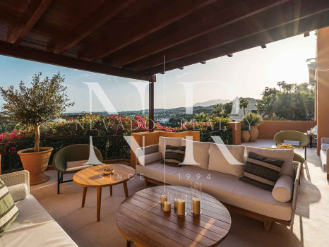 Apartamento en Urbanización Les Belvederes con vistas panorámicas al mar en venta