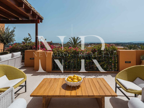 Apartamento en Urbanización Les Belvederes con vistas panorámicas al mar en venta