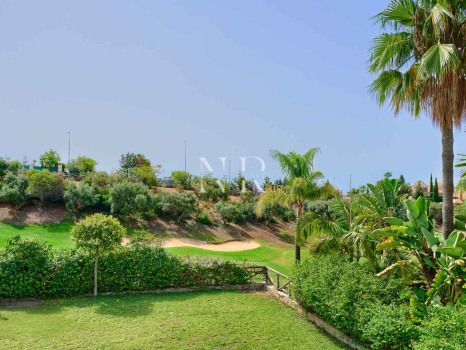 Villa independiente en Urbanización Santa Clara en primera linea de golf en venta.