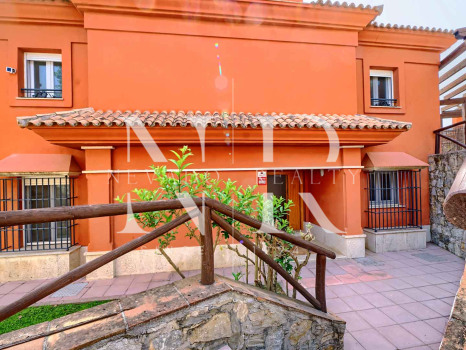 Villa for sale in the Santa Clara golf development on the front line of the golf course