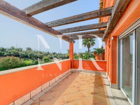 Villa for sale in the Santa Clara golf development on the front line of the golf course