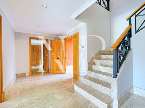Villa for sale in the Santa Clara golf development on the front line of the golf course