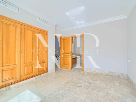 Villa for sale in the Santa Clara golf development on the front line of the golf course