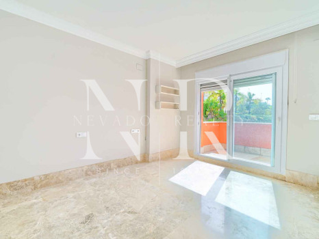 Villa for sale in the Santa Clara golf development on the front line of the golf course