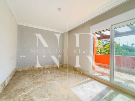 Villa for sale in the Santa Clara golf development on the front line of the golf course