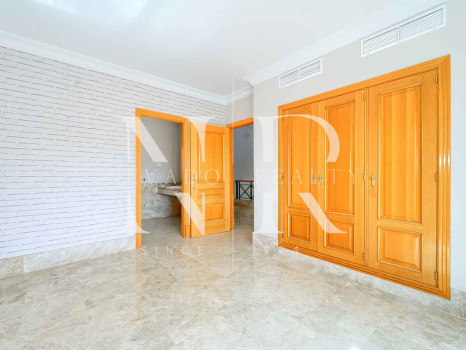 Villa for sale in the Santa Clara golf development on the front line of the golf course
