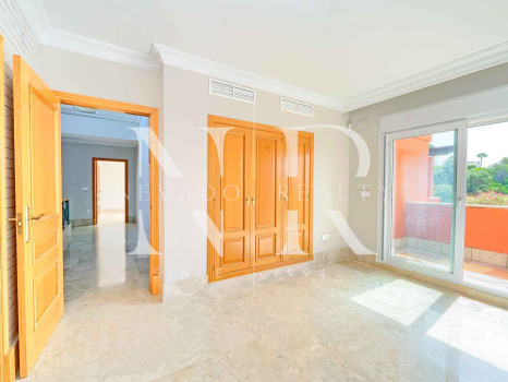Villa for sale in the Santa Clara golf development on the front line of the golf course