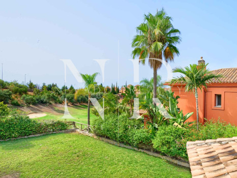 Villa for sale in the Santa Clara golf development on the front line of the golf course