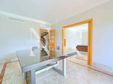 Villa for sale in the Santa Clara golf development on the front line of the golf course