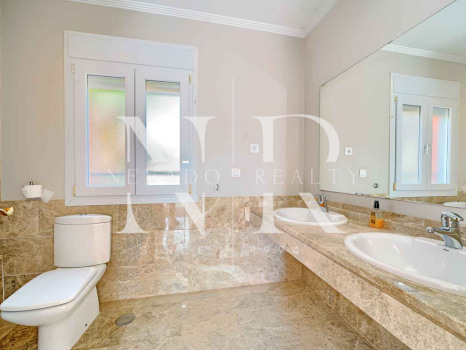 Villa for sale in the Santa Clara golf development on the front line of the golf course