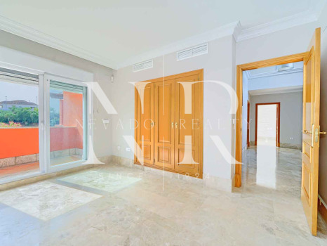 Villa for sale in the Santa Clara golf development on the front line of the golf course