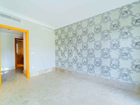 Villa independiente en Urbanización Santa Clara en primera linea de golf en venta.