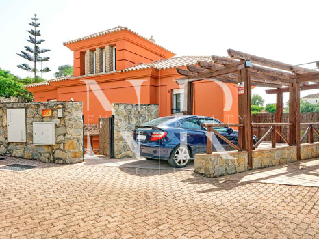 Villa for sale in the Santa Clara golf development on the front line of the golf course