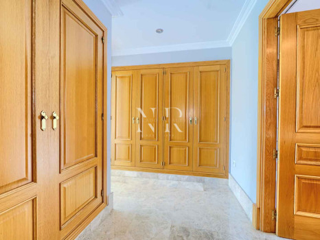 Villa independiente en Urbanización Santa Clara en primera linea de golf en venta.