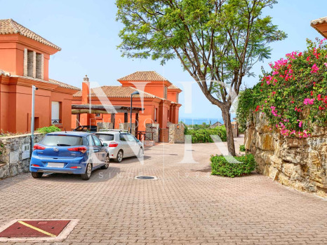 Villa for sale in the Santa Clara golf development on the front line of the golf course
