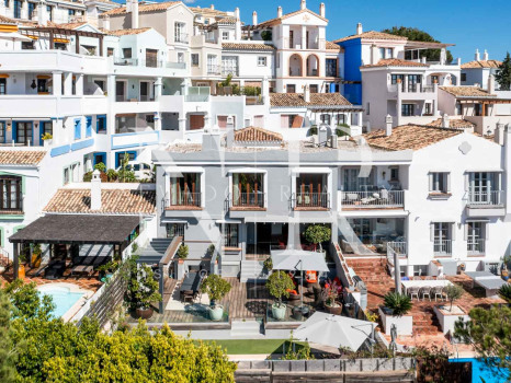 Adosada en Urbanización La Perla de la Heredia con piscina privada en venta