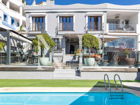 Adosada en Urbanización La Perla de la Heredia con piscina privada en venta