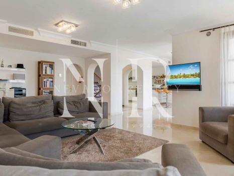 Adosada en Urbanización La Perla de la Heredia con piscina privada en venta