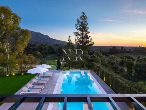 Villa en Aloha en primera línea de golf en venta