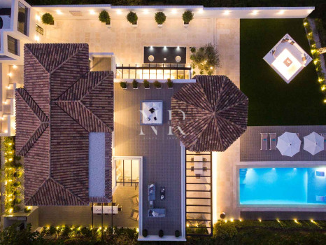 Villa en Aloha en primera línea de golf en venta