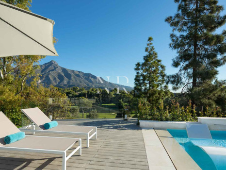 Villa en Aloha en primera línea de golf en venta