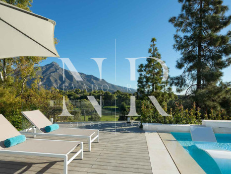 Villa en première ligne de golf à vendre à Aloha