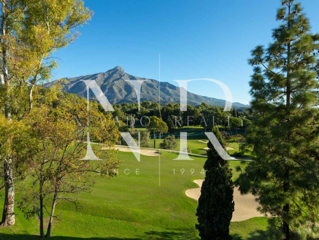 Villa en première ligne de golf à vendre à Aloha