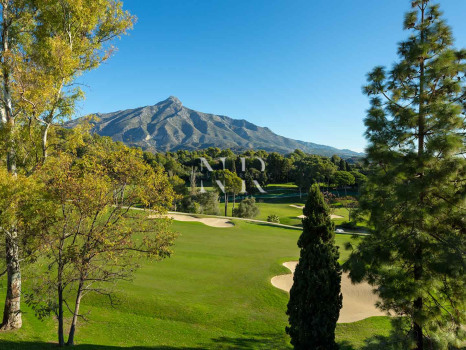 Villa en Aloha en primera línea de golf en venta