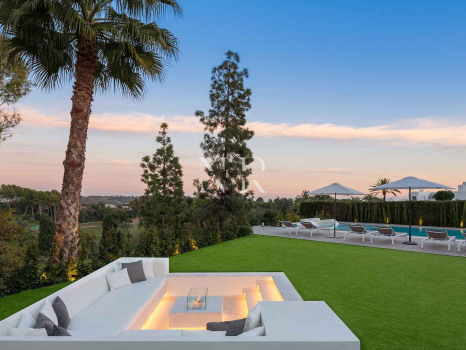 Villa en Aloha en primera línea de golf en venta