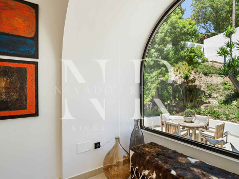 Villa en Las Lomas de Nueva Andalucía con vistas panorámicas al mar en venta