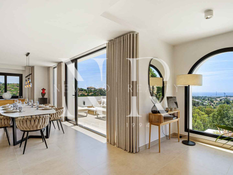 Villa en Las Lomas de Nueva Andalucía con vistas panorámicas al mar en venta