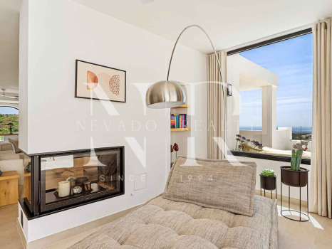 Villa en Las Lomas de Nueva Andalucía con vistas panorámicas al mar en venta