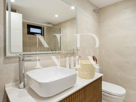 Villa en Las Lomas de Nueva Andalucía con vistas panorámicas al mar en venta