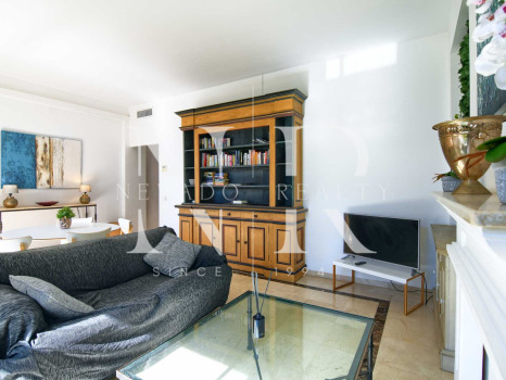 Appartement dans l'immeuble Skol avec vue sur la mer en première ligne de plage à vendre