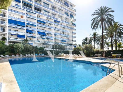 Appartement dans l'immeuble Skol avec vue sur la mer en première ligne de plage à vendre