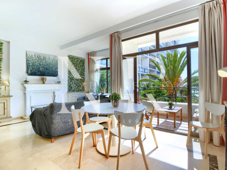 Appartement dans l'immeuble Skol avec vue sur la mer en première ligne de plage à vendre