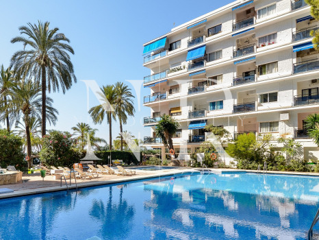Appartement dans l'immeuble Skol avec vue sur la mer en première ligne de plage à vendre