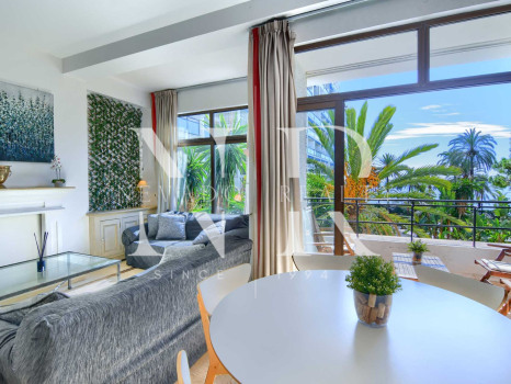Appartement dans l'immeuble Skol avec vue sur la mer en première ligne de plage à vendre