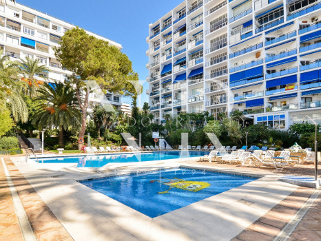 Appartement dans l'immeuble Skol avec vue sur la mer en première ligne de plage à vendre