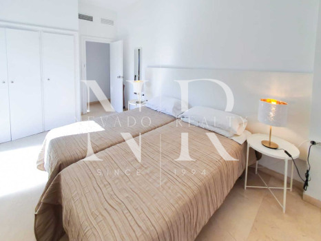 Appartement dans l'immeuble Skol avec vue sur la mer en première ligne de plage à vendre