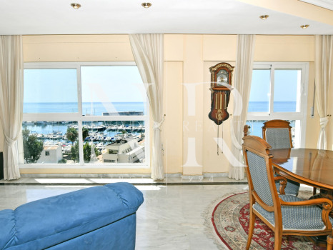 Apartment in La Zambomba on the beachfront in Marbella centre for sale