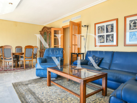 Apartment in La Zambomba on the beachfront in Marbella centre for sale