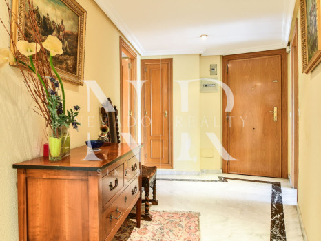 Apartment in La Zambomba on the beachfront in Marbella centre for sale