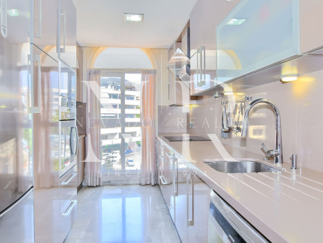 Apartment in La Zambomba on the beachfront in Marbella centre for sale