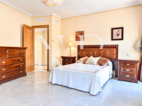 Apartment in La Zambomba on the beachfront in Marbella centre for sale