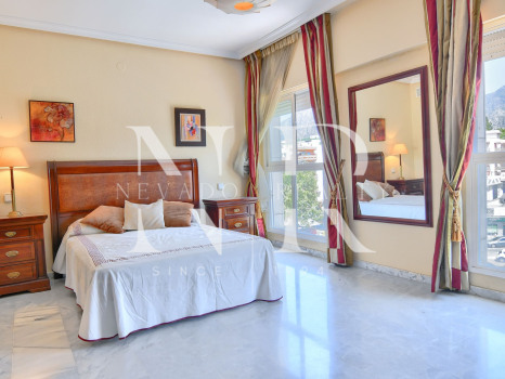 Apartment in La Zambomba on the beachfront in Marbella centre for sale